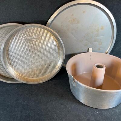 Lot 27. Metal Bakeware