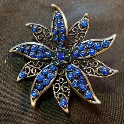 Two Piece Costume Jewelry Lot with 2.5â€ Star and 16â€ Necklace