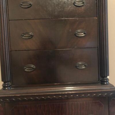 Colonial Mfg. Co. Solid Mahogany Chest of Drawers (MB-JF)