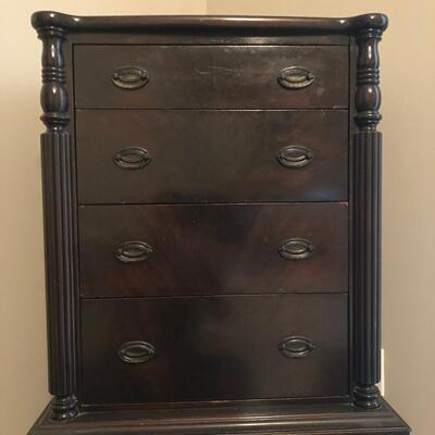 Colonial Mfg. Co. Solid Mahogany Chest of Drawers (MB-JF)