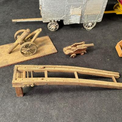 Lot 46 Handmade vintage miniatures