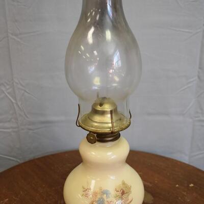Cream floral oil lamp
