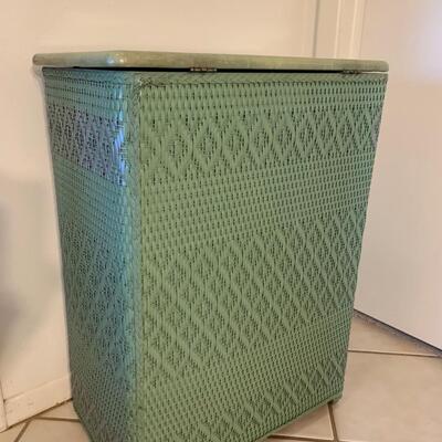 Lot 69. Vintage Harvey Hamper