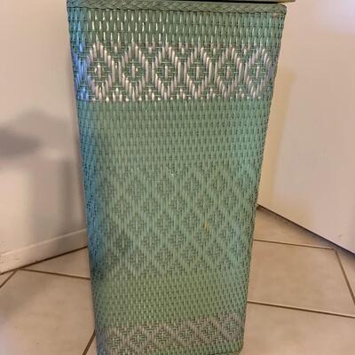 Lot 69. Vintage Harvey Hamper