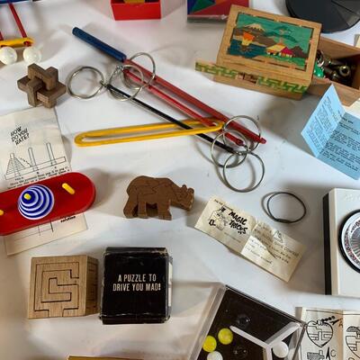 Lot 89. Assortment of Vintage Brainteasing Puzzles