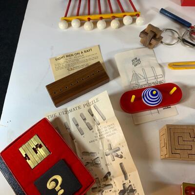 Lot 89. Assortment of Vintage Brainteasing Puzzles