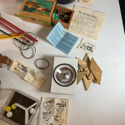 Lot 89. Assortment of Vintage Brainteasing Puzzles