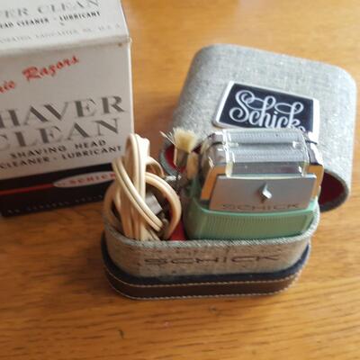 Vintage Schick Electric Shaver Set with Cleaner