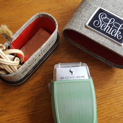 Vintage Schick Electric Shaver Set with Cleaner