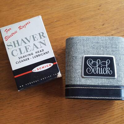 Vintage Schick Electric Shaver Set with Cleaner