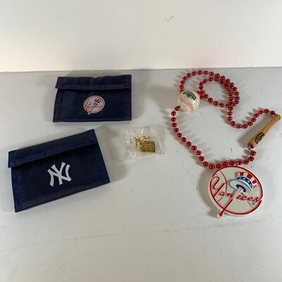 Lot 95. Yankee Fan