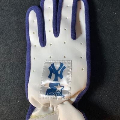 Lot 95. Yankee Fan