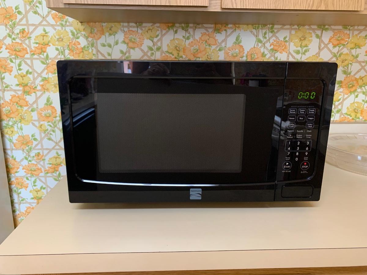 Lot 112. Kenmore Microwave