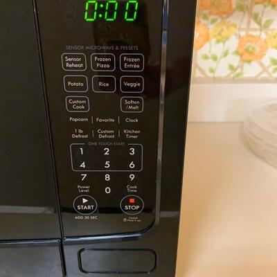 Lot 112. Kenmore Microwave