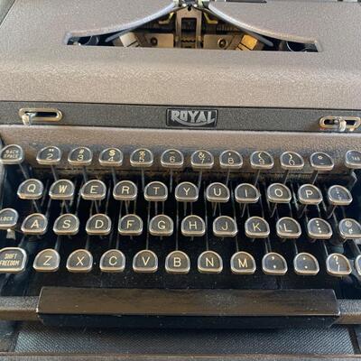 Lot 113. Vintage Royal Typewriter