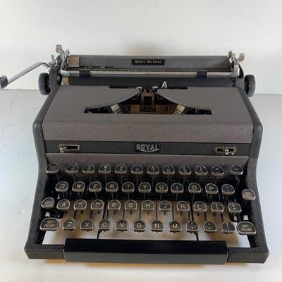 Lot 113. Vintage Royal Typewriter