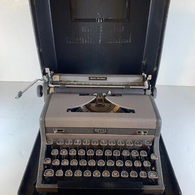 Lot 113. Vintage Royal Typewriter