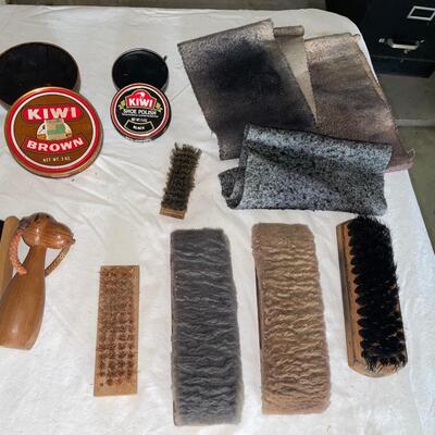 Lot 174. Shoe Shine Gear