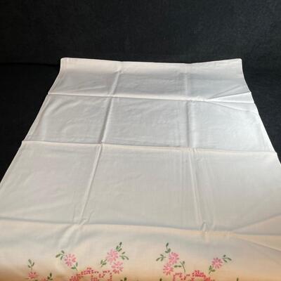 Lot 268. Pair of Vintage Pillowcases - no stains!