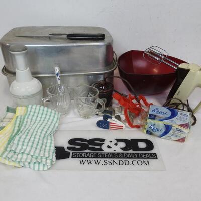 Kitchen Lot: Roasting Pan, Tupperware Bowl, Pampered Chef Chopper, Mixer-Works
