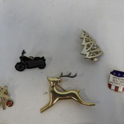 23 Costume Jewelry Brooches/Pins, Railroad Crossing, Butterfly, Christmas, etc