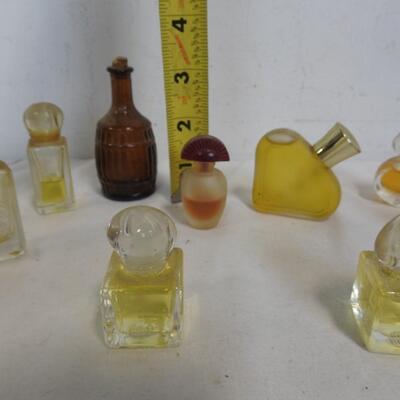 14 Vintage Bottles/Perfume & 1 Stopper: Various Sizes, Styles & Fragrances, Tin