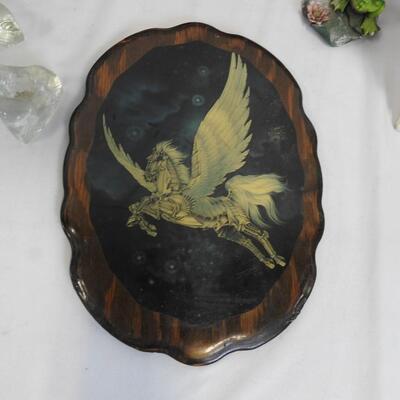 11 pc Decor: Sculptures, Wall Decor, etc