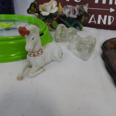 11 pc Decor: Sculptures, Wall Decor, etc