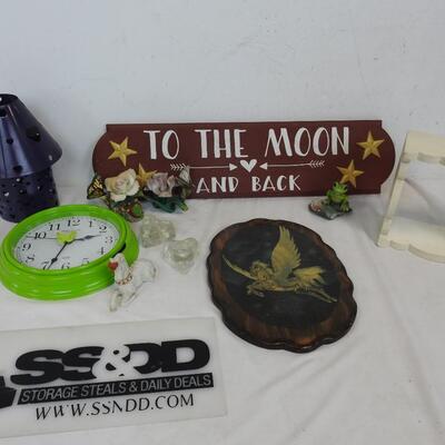 11 pc Decor: Sculptures, Wall Decor, etc