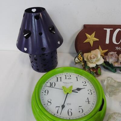 11 pc Decor: Sculptures, Wall Decor, etc