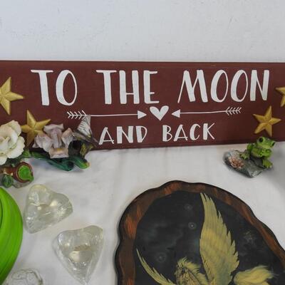 11 pc Decor: Sculptures, Wall Decor, etc