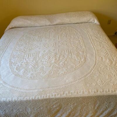 Lot 276  Vintage Chenille Bedspread - King