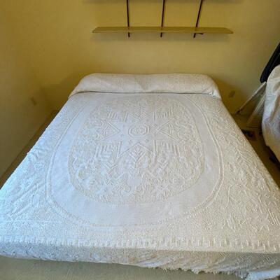Lot 276  Vintage Chenille Bedspread - King