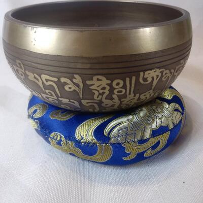 Tibetan Singing Bowl with Padded Ring