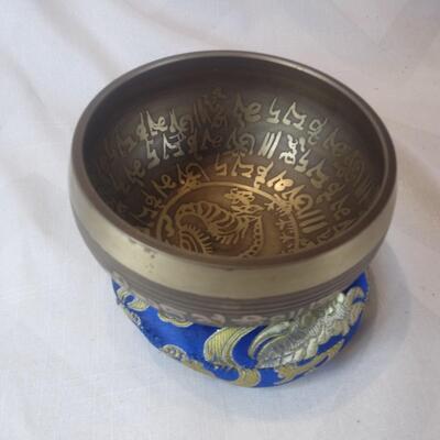 Tibetan Singing Bowl with Padded Ring