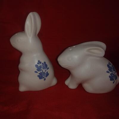 Pfaltzgraff Stoneware Bunny Salt and Pepper Set