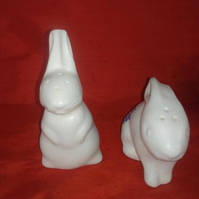 Pfaltzgraff Stoneware Bunny Salt and Pepper Set