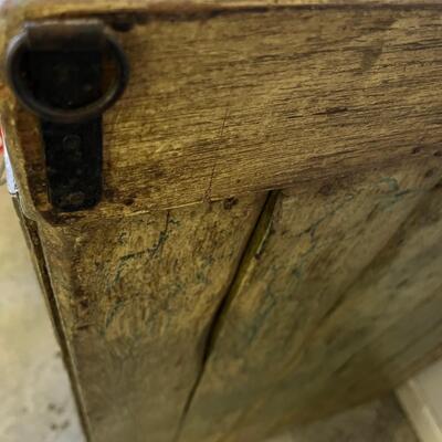 Distressed Wooden Display Case (G-MG)