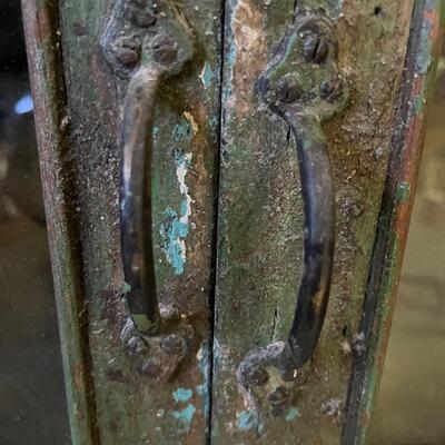 Distressed Wooden Display Case (G-MG)