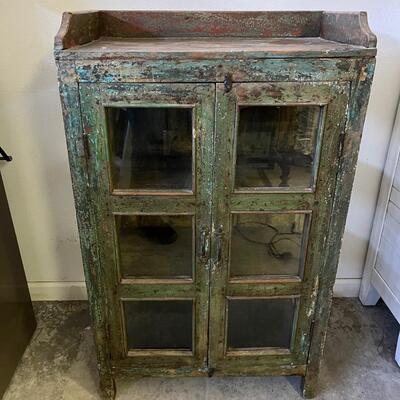 Distressed Wooden Display Case (G-MG)