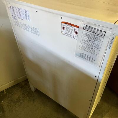 White Glass & Wooden Display Cabinet (G-MG)