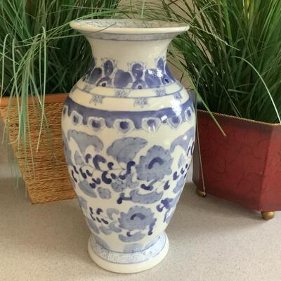 Blue/white vase lot