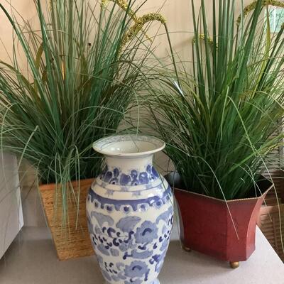 Blue/white vase lot