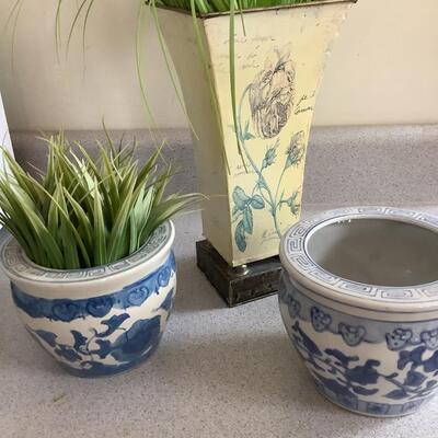 2 small 5â€ blue/white vases and planter
