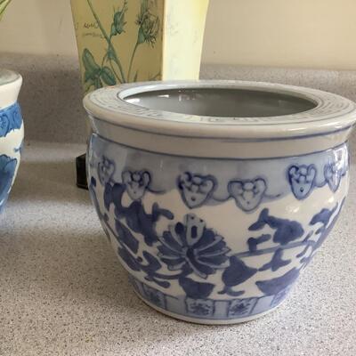 2 small 5â€ blue/white vases and planter