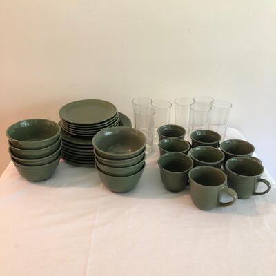 Home Trends Green Dinnerware Set Plus Glasses (K-JF)