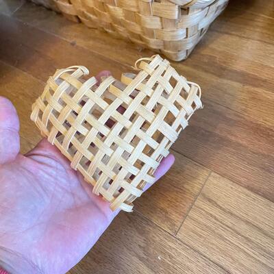 Handled Baskets and Woven Heart (GB - SS)