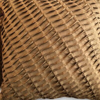 Seven Decorative Pillows & Queen Size Middleton Quilt (LR-PS)