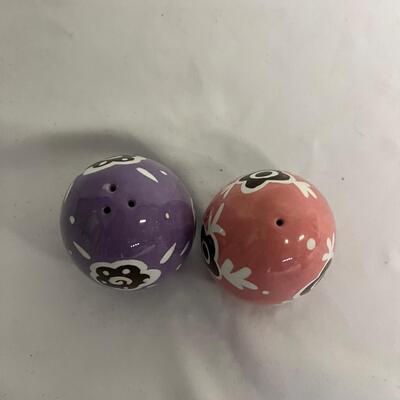 Collectible Salt & Pepper Shakers (G-MG)