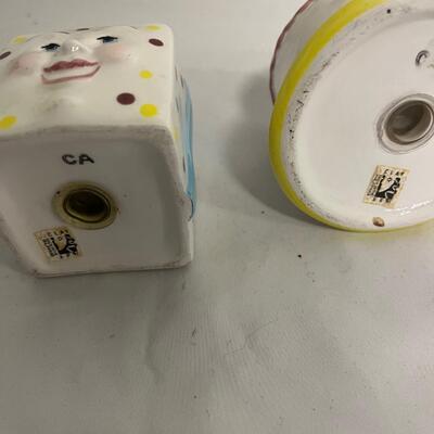 Collectible Salt & Pepper Shakers (G-MG)